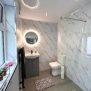 Holiday home For Your Escape!, Belfast